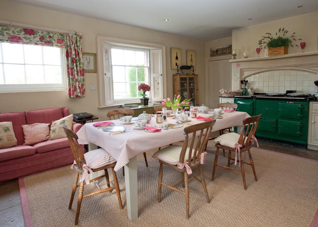 Отель Brunton Farmhouse Collingbourne Kingston Экстерьер фото